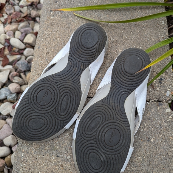 Shoes - Picture 2 of 3